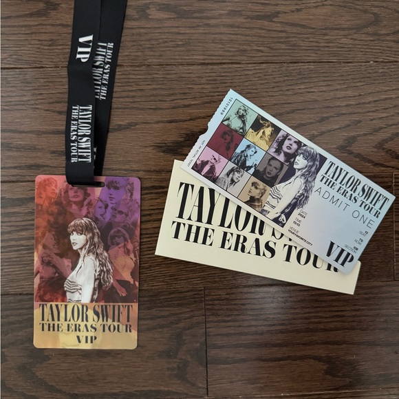 TAYLOR SWIFT VIP PACKAGE
I remember it all too well package - Picture 6 of 6